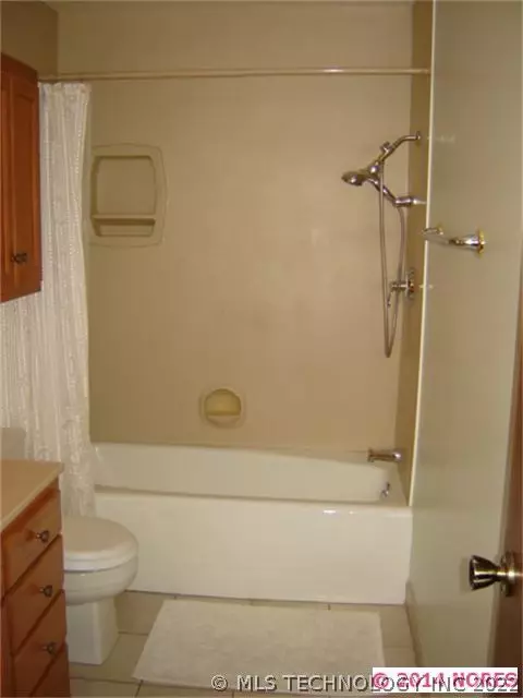 6717 E Independence Pl, Tulsa, OK 74115 photo 11