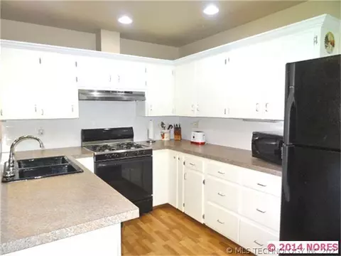 1577 E 59th St, Tulsa, OK 74105 photo 3