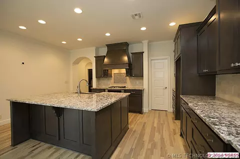 1340 E 35th Pl, Tulsa, OK 74105 photo 11
