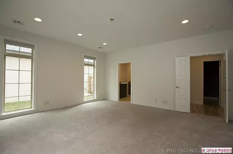 1340 E 35th Pl, Tulsa, OK 74105 photo 17