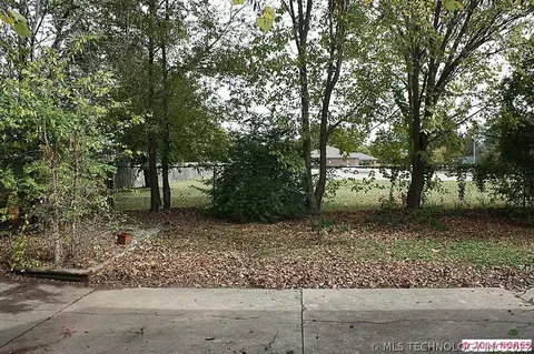 1205 E 6th St, Okmulgee, OK 74447 photo 5