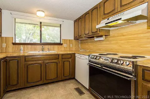 7833 E 79th Pl, Tulsa, OK 74133 photo 8
