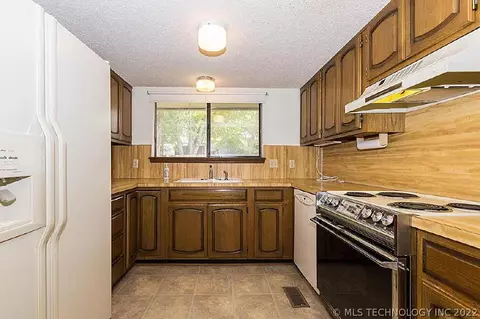 7833 E 79th Pl, Tulsa, OK 74133 photo 9