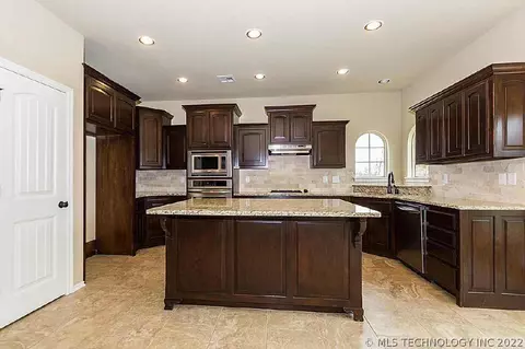 1213 E 134th St, Glenpool, OK 74033 photo 9