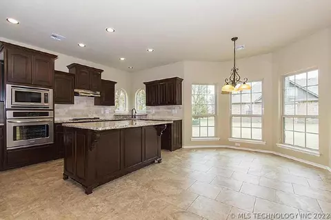 1213 E 134th St, Glenpool, OK 74033 photo 8