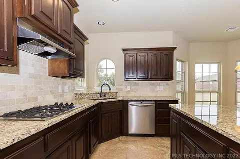 1213 E 134th St, Glenpool, OK 74033 photo 6