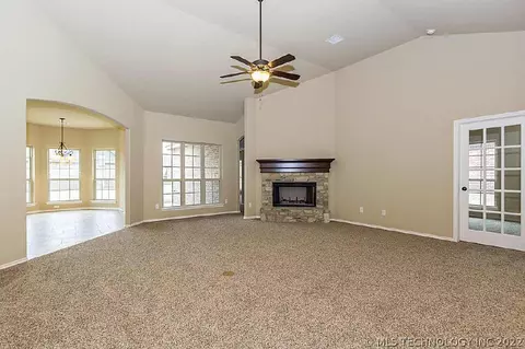 1213 E 134th St, Glenpool, OK 74033 photo 3