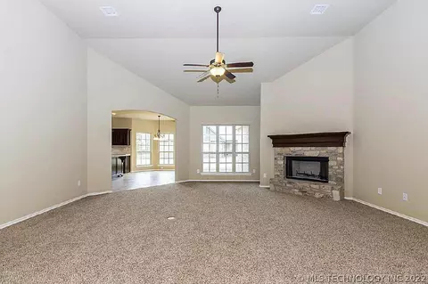 1213 E 134th St, Glenpool, OK 74033 photo 5