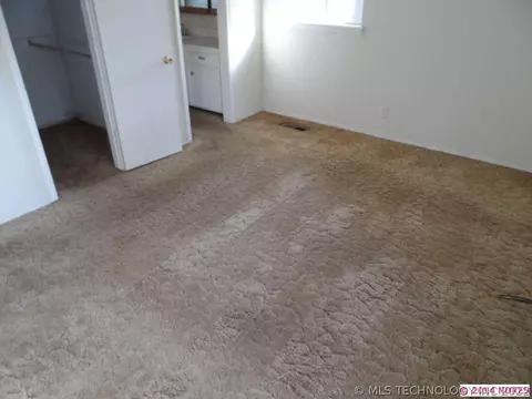 10704 E 17th Pl, Tulsa, OK 74128 photo 9