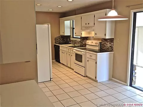 13303 E 40th Pl, Tulsa, OK 74134 photo 6