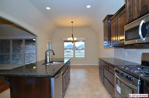 1412 E Canton St, Broken Arrow, OK 74012 photo 8