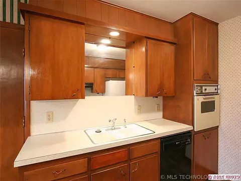 8722 E 30th Pl, Tulsa, OK 74129 photo 9