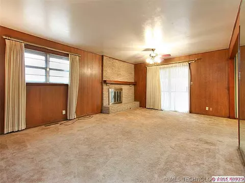 8722 E 30th Pl, Tulsa, OK 74129 photo 2