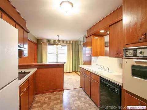 8722 E 30th Pl, Tulsa, OK 74129 photo 10