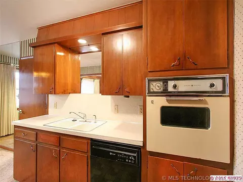 8722 E 30th Pl, Tulsa, OK 74129 photo 12
