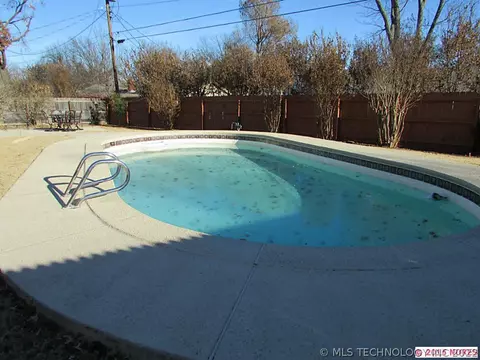 6856 E 57th St, Tulsa, OK 74145 photo 2