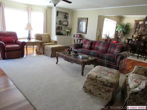 6856 E 57th St, Tulsa, OK 74145 photo 3
