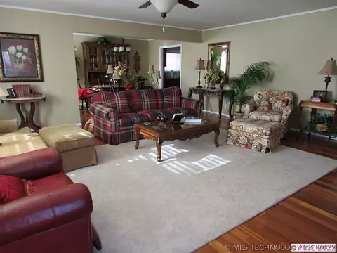 6856 E 57th St, Tulsa, OK 74145 photo 4