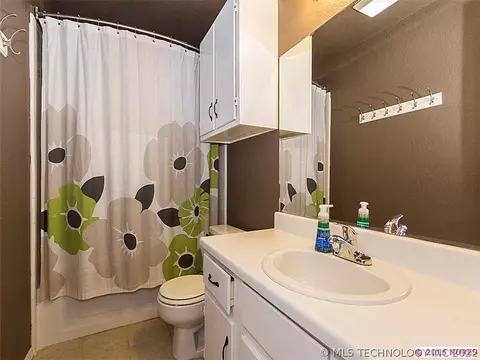 7408 S Maple Ave, Broken Arrow, OK 74011 photo 15