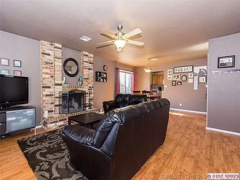 7408 S Maple Ave, Broken Arrow, OK 74011 photo 3