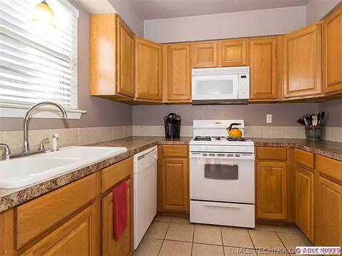 7408 S Maple Ave, Broken Arrow, OK 74011 photo 9