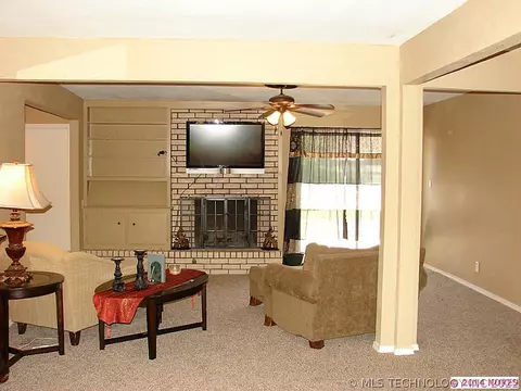 9411 E 36th St, Tulsa, OK 74145 photo 6