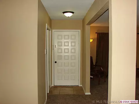 9411 E 36th St, Tulsa, OK 74145 photo 3