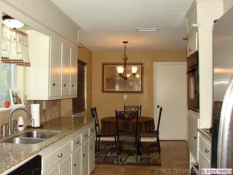 9411 E 36th St, Tulsa, OK 74145 photo 8