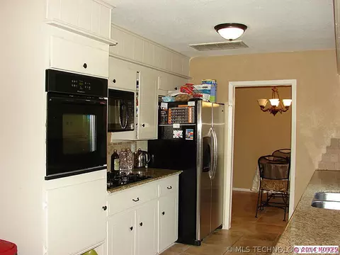 9411 E 36th St, Tulsa, OK 74145 photo 9