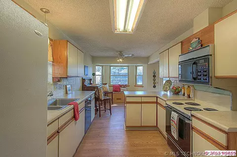 12530 E 37th St, Tulsa, OK 74146 photo 3