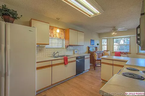 12530 E 37th St, Tulsa, OK 74146 photo 6