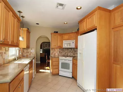 1111 E 36th St, Tulsa, OK 74105 photo 5