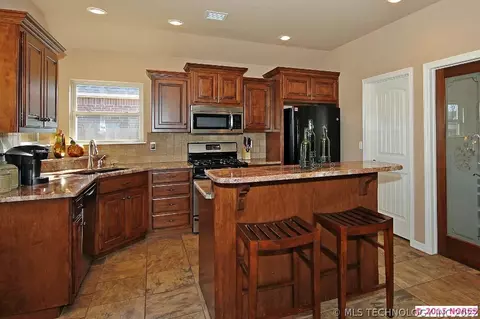 1636 E Boston Ct, Broken Arrow, OK 74012 photo 3