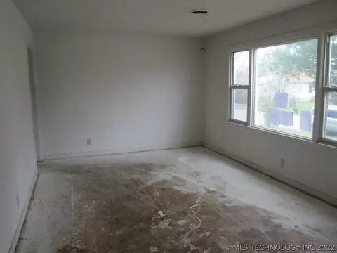 4275 E Young Pl, Tulsa, OK 74105 photo 8