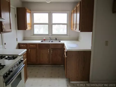 4275 E Young Pl, Tulsa, OK 74105 photo 7