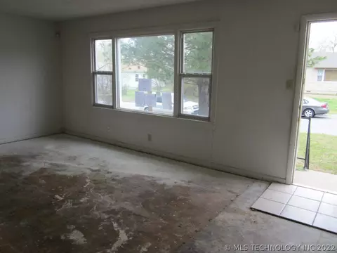 4275 E Young Pl, Tulsa, OK 74105 photo 5