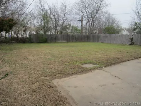 4275 E Young Pl, Tulsa, OK 74105 photo 13