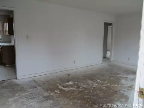 4275 E Young Pl, Tulsa, OK 74105 photo 3