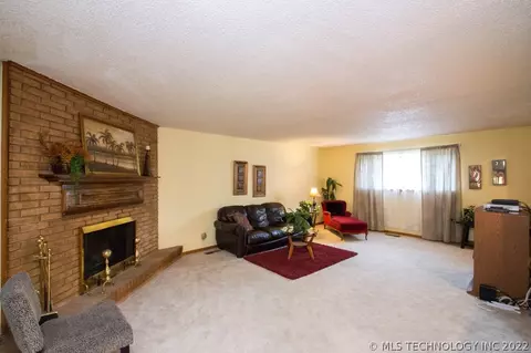 9018 E 40th Pl, Tulsa, OK 74146 photo 7