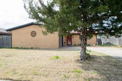 9018 E 40th Pl, Tulsa, OK 74146 photo 2
