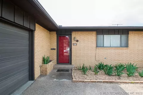9018 E 40th Pl, Tulsa, OK 74146 photo 1
