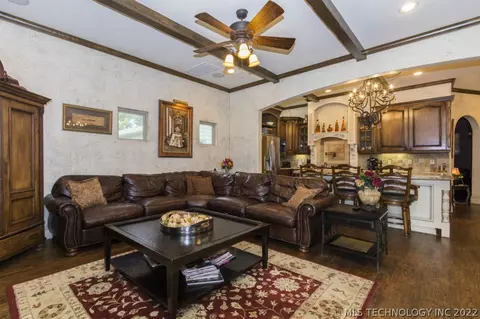 120 E 33rd Pl, Tulsa, OK 74105 photo 5