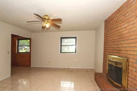 9410 E 49th St, Tulsa, OK 74145 photo 3