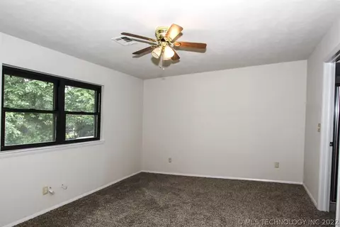 9410 E 49th St, Tulsa, OK 74145 photo 12