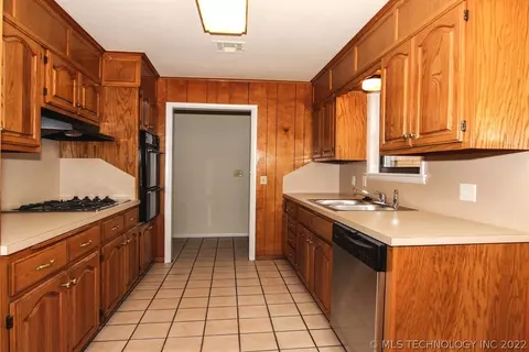 9410 E 49th St, Tulsa, OK 74145 photo 8