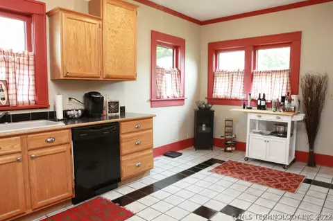 1820 E 16th Pl, Tulsa, OK 74104 photo 13