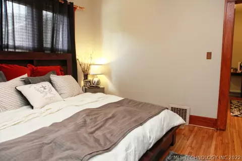 1820 E 16th Pl, Tulsa, OK 74104 photo 20