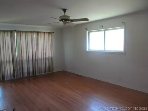 6541 E 27th Pl, Tulsa, OK 74129 photo 2