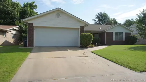 9649 E 27th St, Tulsa, OK 74129 photo 3