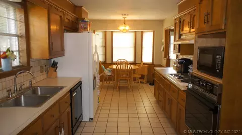 9649 E 27th St, Tulsa, OK 74129 photo 13